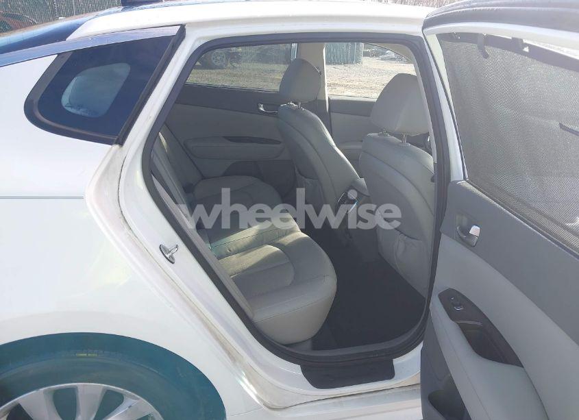 Photo 8 of 2016 Kia Optima EX (VIN 5XXGU4L32GG080832)