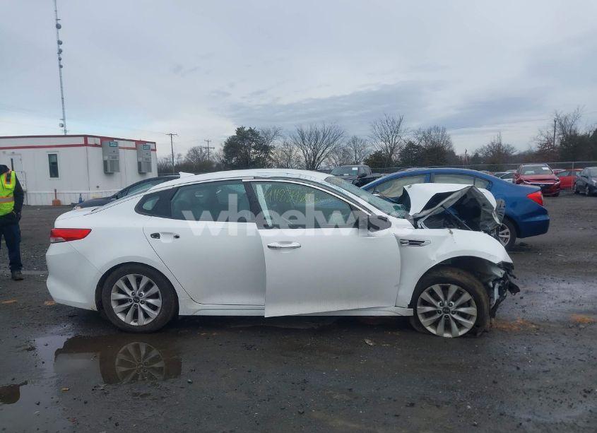 Photo 13 of 2016 Kia Optima EX (VIN 5XXGU4L32GG092608)