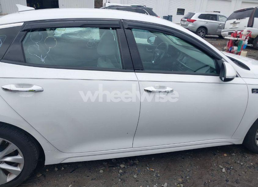 Photo 13 of 2016 Kia Optima EX (VIN 5XXGU4L32GG096951)