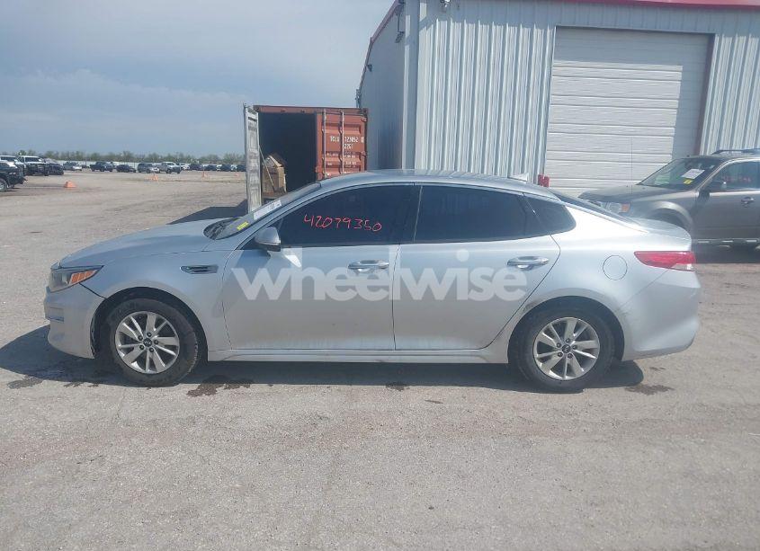 Photo 14 of 2018 Kia Optima EX (VIN 5XXGU4L32JG269794)