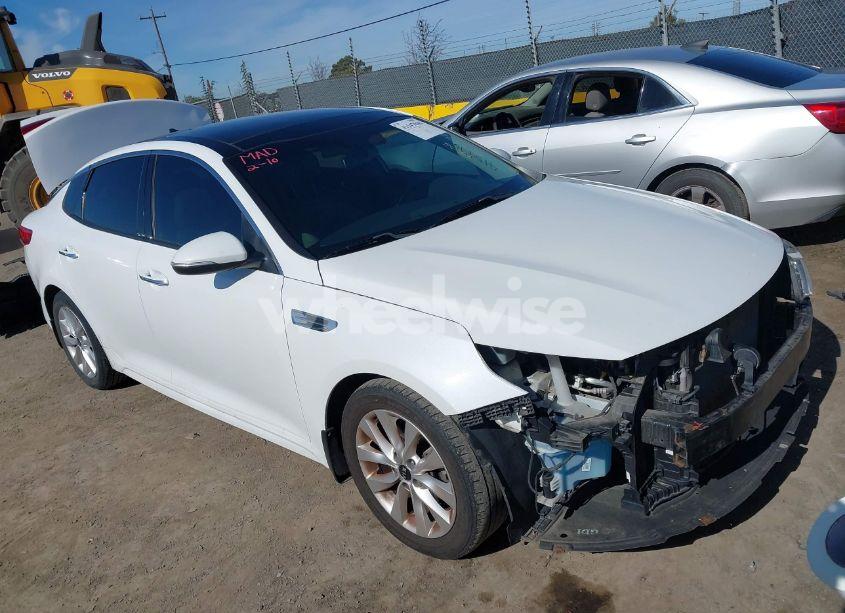 2016 Kia Optima EX (VIN 5XXGU4L33GG057978) main photo