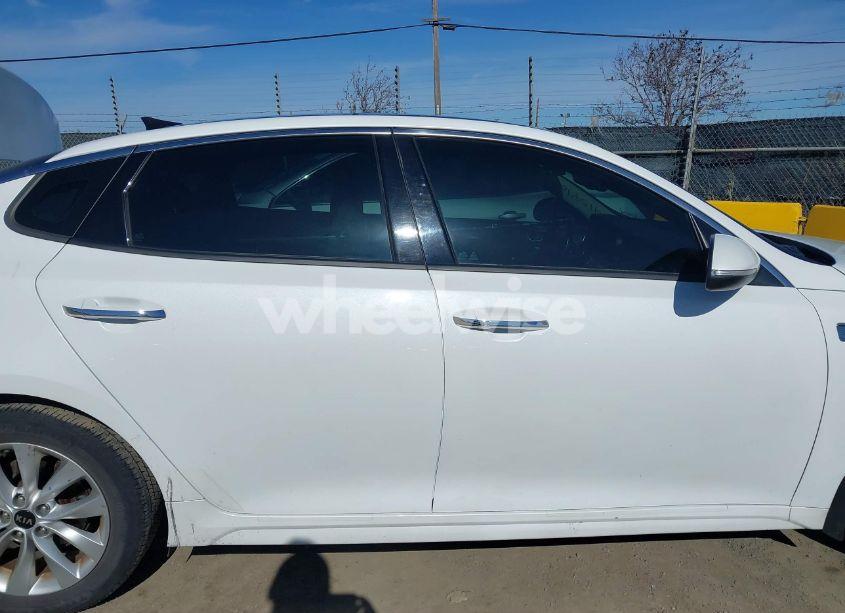 Photo 14 of 2016 Kia Optima EX (VIN 5XXGU4L33GG057978)
