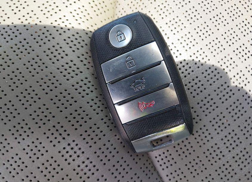 Photo 11 of 2016 Kia Optima EX (VIN 5XXGU4L33GG063523)