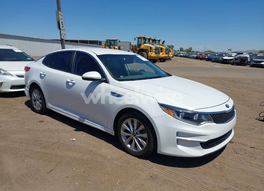 2016 Kia Optima EX (VIN 5XXGU4L33GG081455) main photo