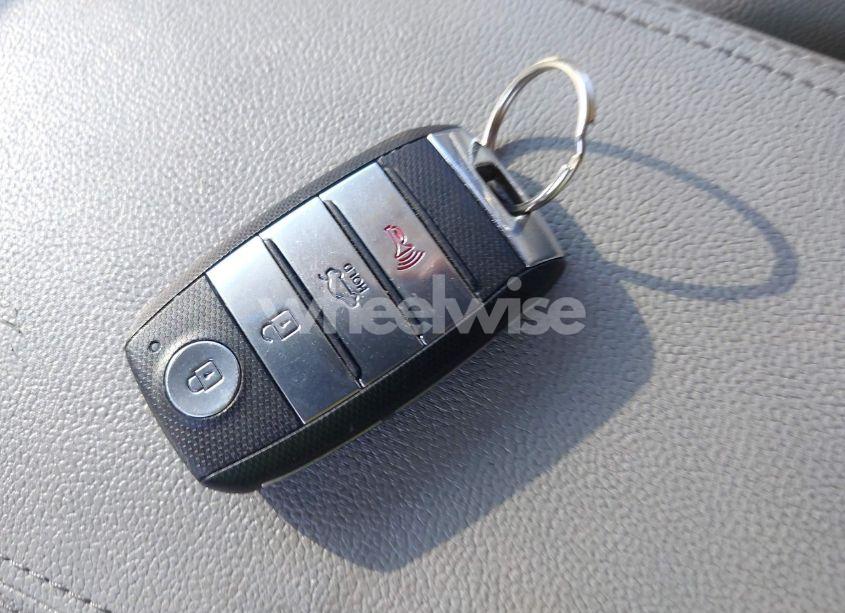 Photo 11 of 2016 Kia Optima EX (VIN 5XXGU4L33GG081455)