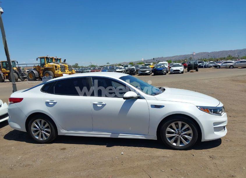 Photo 13 of 2016 Kia Optima EX (VIN 5XXGU4L33GG081455)