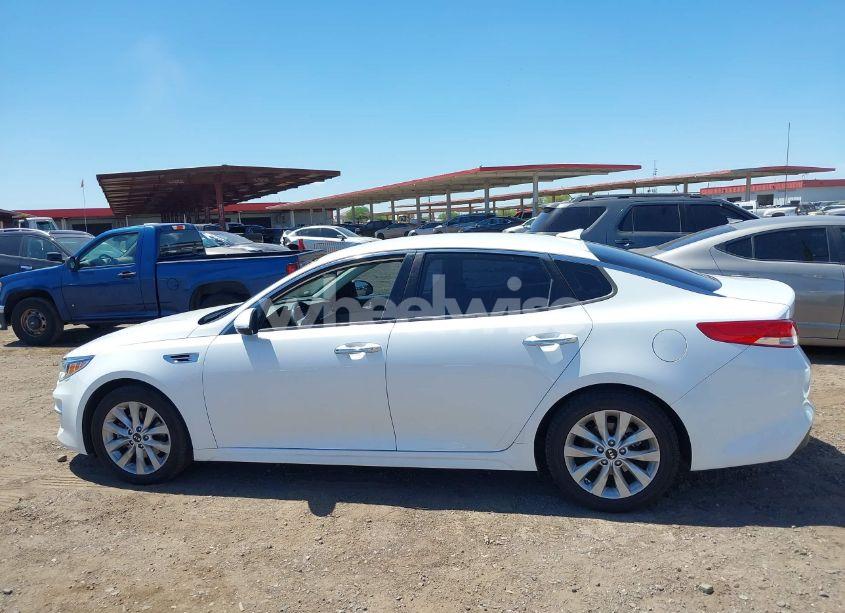 Photo 14 of 2016 Kia Optima EX (VIN 5XXGU4L33GG081455)