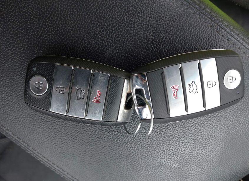 Photo 11 of 2018 Kia Optima EX (VIN 5XXGU4L33JG241597)