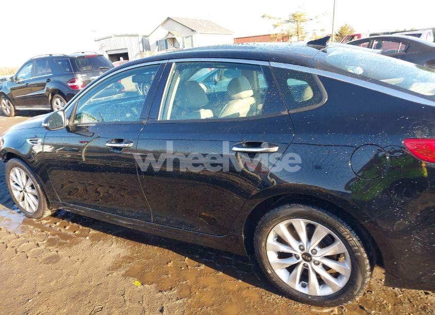 Photo 15 of 2016 Kia Optima EX (VIN 5XXGU4L34GG007462)