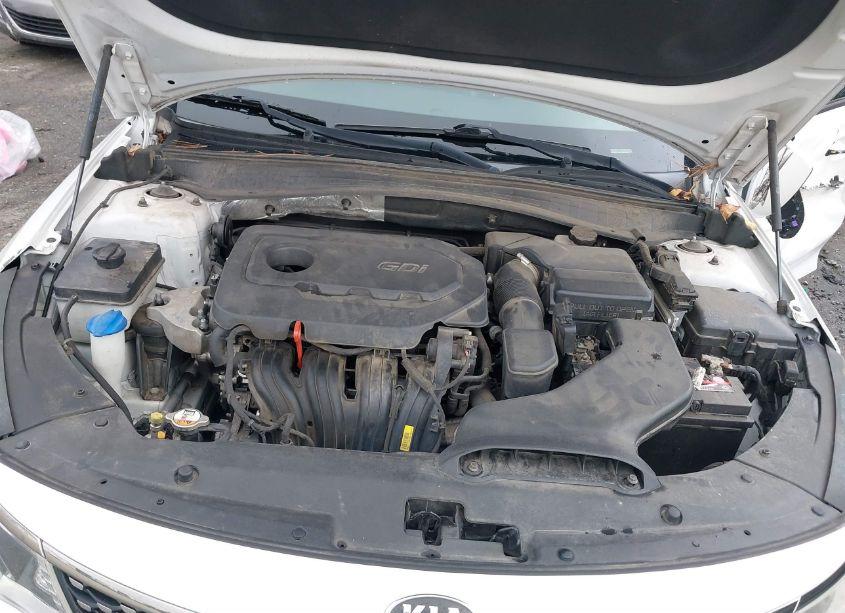 Photo 10 of 2016 Kia Optima EX (VIN 5XXGU4L34GG012645)