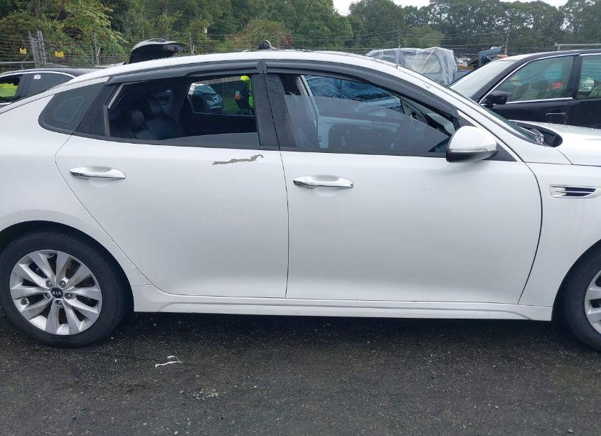 Photo 13 of 2016 Kia Optima EX (VIN 5XXGU4L34GG012645)