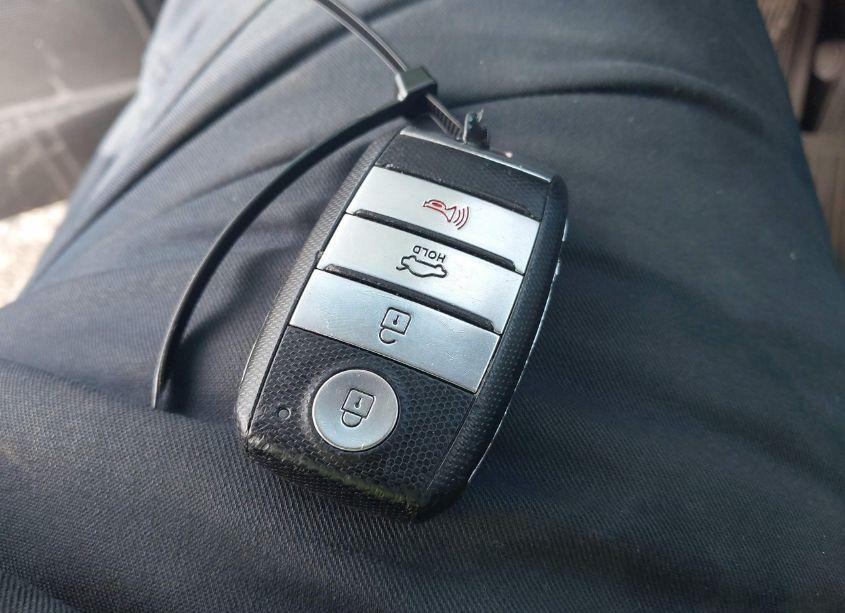 Photo 11 of 2016 Kia Optima EX (VIN 5XXGU4L34GG030725)