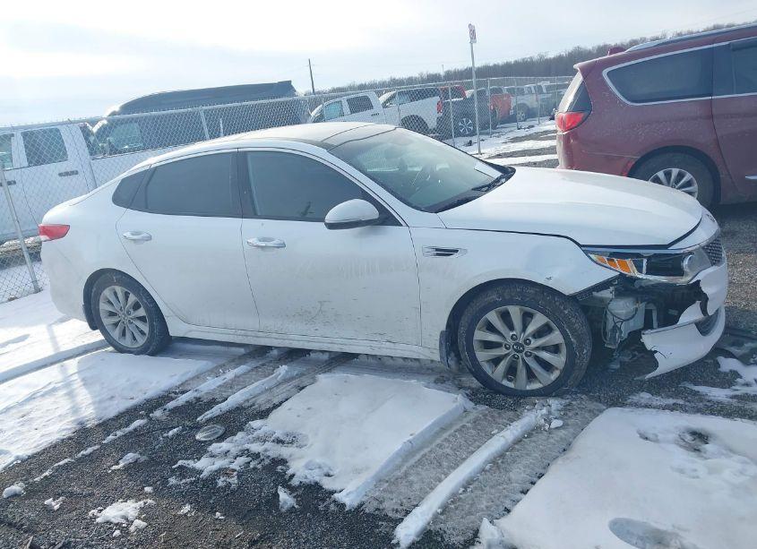 Photo 13 of 2016 Kia Optima EX (VIN 5XXGU4L34GG030725)
