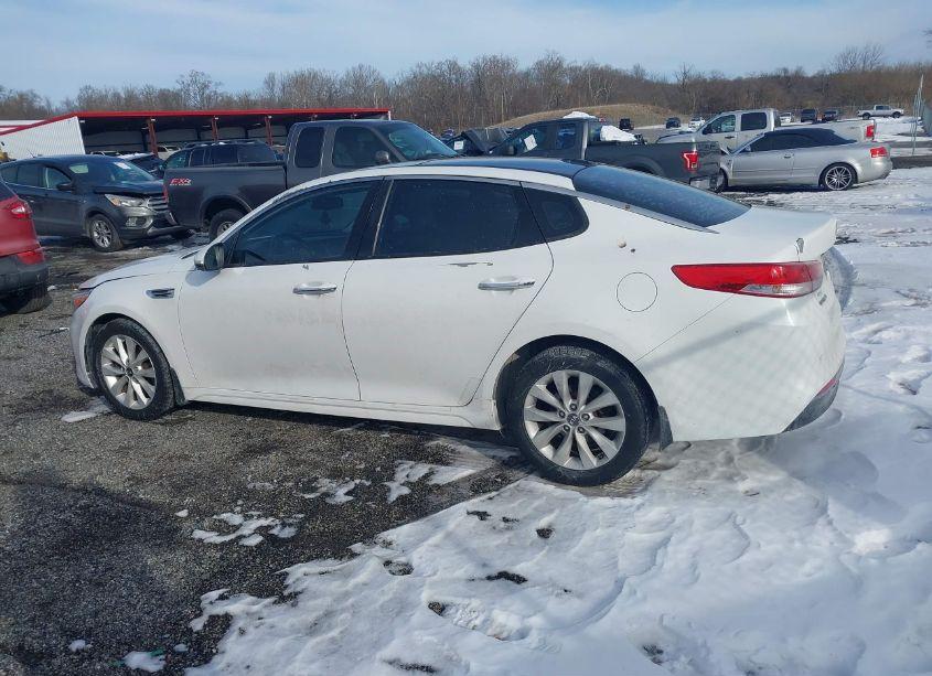 Photo 14 of 2016 Kia Optima EX (VIN 5XXGU4L34GG030725)