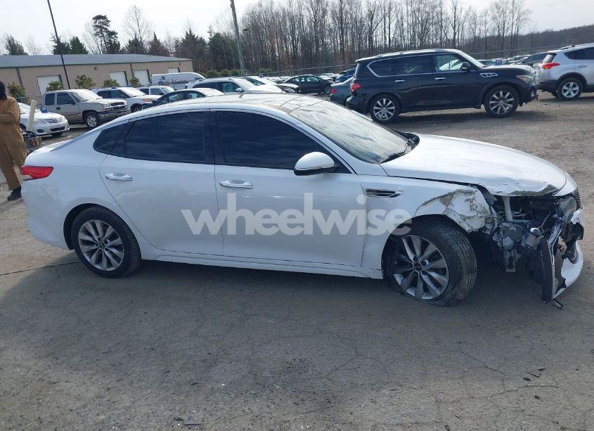 Photo 13 of 2016 Kia Optima EX (VIN 5XXGU4L34GG034631)