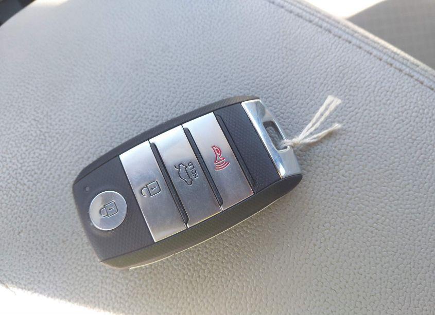 Photo 11 of 2016 Kia Optima EX (VIN 5XXGU4L34GG071551)