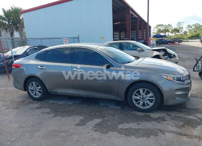 Photo 14 of 2016 Kia Optima EX (VIN 5XXGU4L34GG106623)