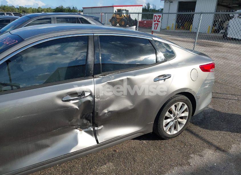 Photo 6 of 2016 Kia Optima EX (VIN 5XXGU4L34GG106623)