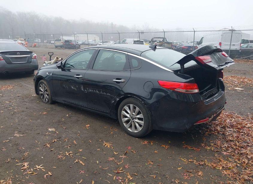 Photo 3 of 2018 Kia Optima EX (VIN 5XXGU4L34JG204266)