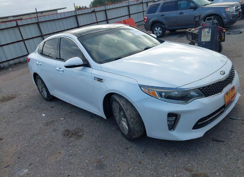 2018 Kia Optima EX (VIN 5XXGU4L34JG209872) main photo