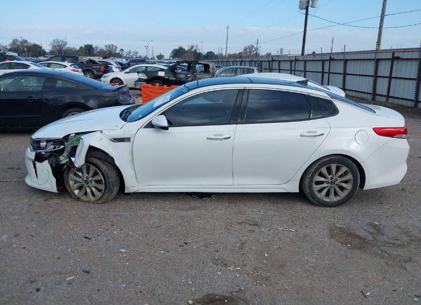 Photo 14 of 2018 Kia Optima EX (VIN 5XXGU4L34JG209872)