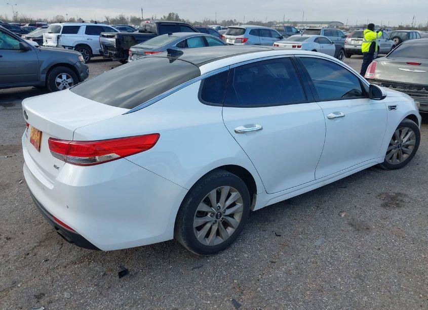 Photo 4 of 2018 Kia Optima EX (VIN 5XXGU4L34JG209872)