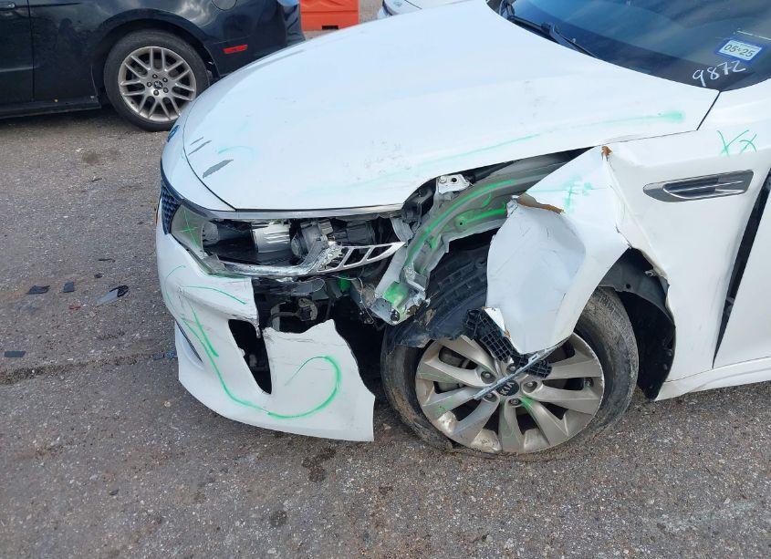 Photo 6 of 2018 Kia Optima EX (VIN 5XXGU4L34JG209872)