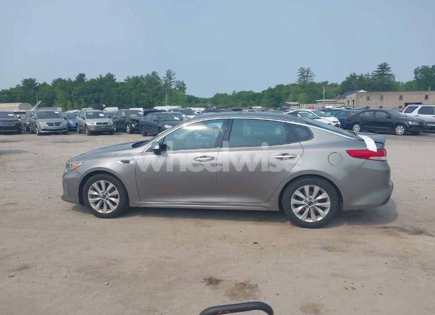 Photo 14 of 2018 Kia Optima EX (VIN 5XXGU4L34JG218135)