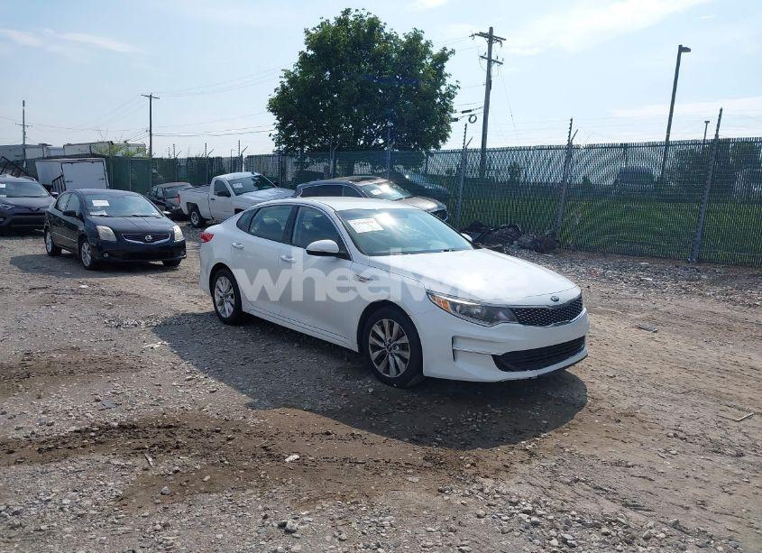 2018 Kia Optima EX (VIN 5XXGU4L34JG227062) main photo
