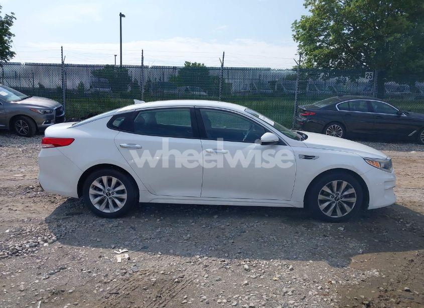 Photo 13 of 2018 Kia Optima EX (VIN 5XXGU4L34JG227062)