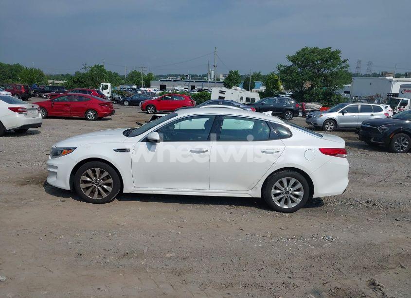 Photo 14 of 2018 Kia Optima EX (VIN 5XXGU4L34JG227062)