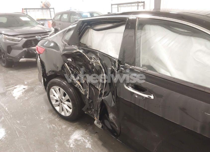 Photo 6 of 2018 Kia Optima EX (VIN 5XXGU4L34JG247151)