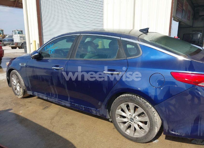 Photo 14 of 2016 Kia Optima EX (VIN 5XXGU4L35GG064186)