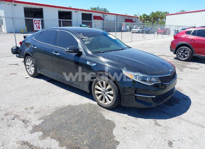 2017 Kia Optima EX (VIN 5XXGU4L35HG142807) main photo