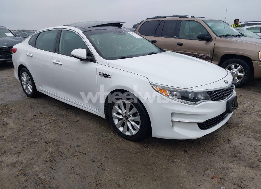 2017 Kia Optima EX (VIN 5XXGU4L35HG151426) main photo