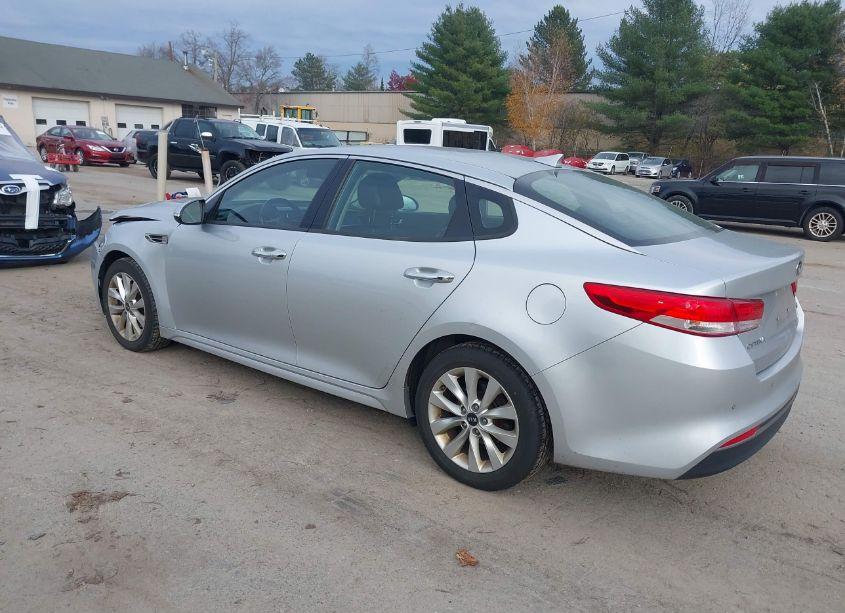 Photo 3 of 2018 Kia Optima EX (VIN 5XXGU4L35JG231587)