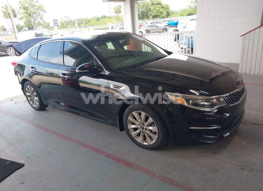 2018 Kia Optima EX (VIN 5XXGU4L35JG238233) main photo