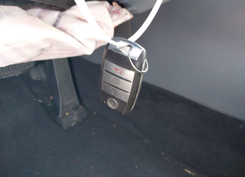 Photo 11 of 2016 Kia Optima EX (VIN 5XXGU4L36GG004207)