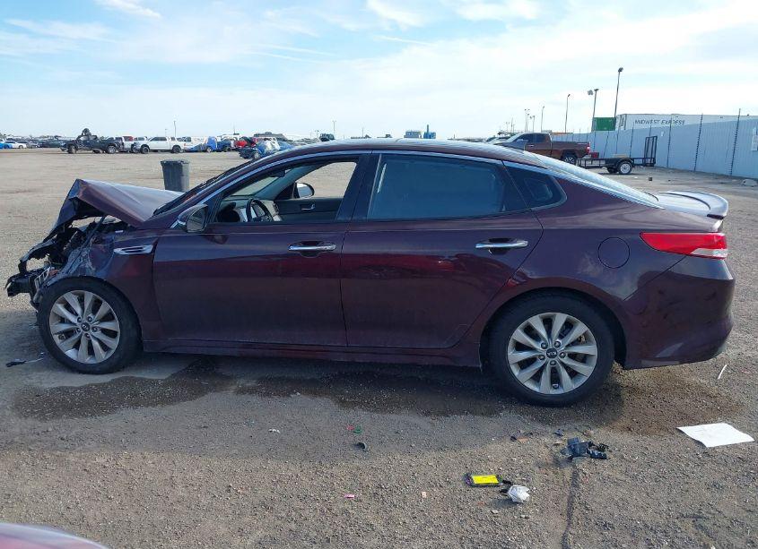 Photo 15 of 2016 Kia Optima EX (VIN 5XXGU4L36GG004207)
