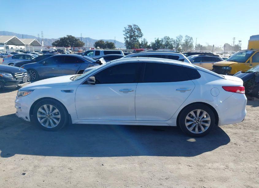Photo 15 of 2016 Kia Optima EX (VIN 5XXGU4L36GG032444)