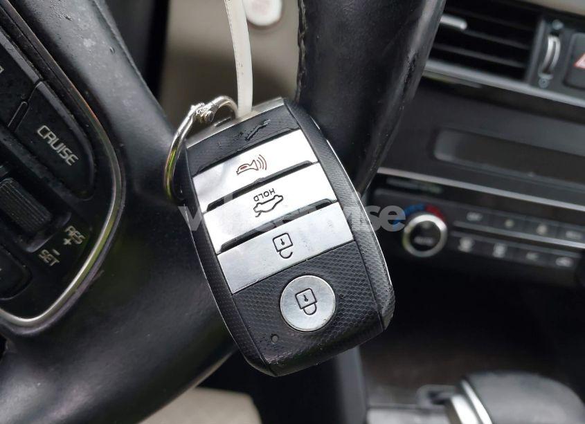 Photo 11 of 2016 Kia Optima EX (VIN 5XXGU4L36GG044156)