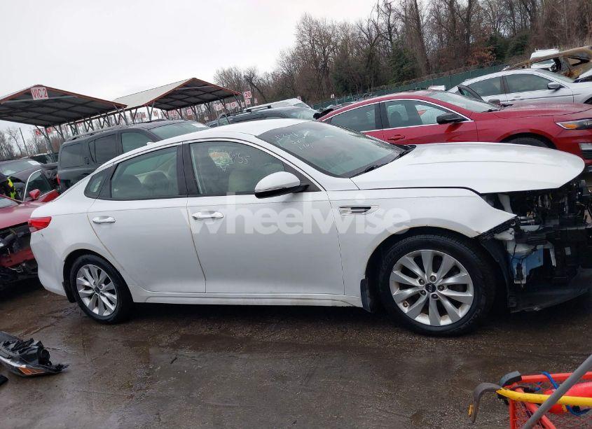 Photo 14 of 2016 Kia Optima EX (VIN 5XXGU4L36GG044156)