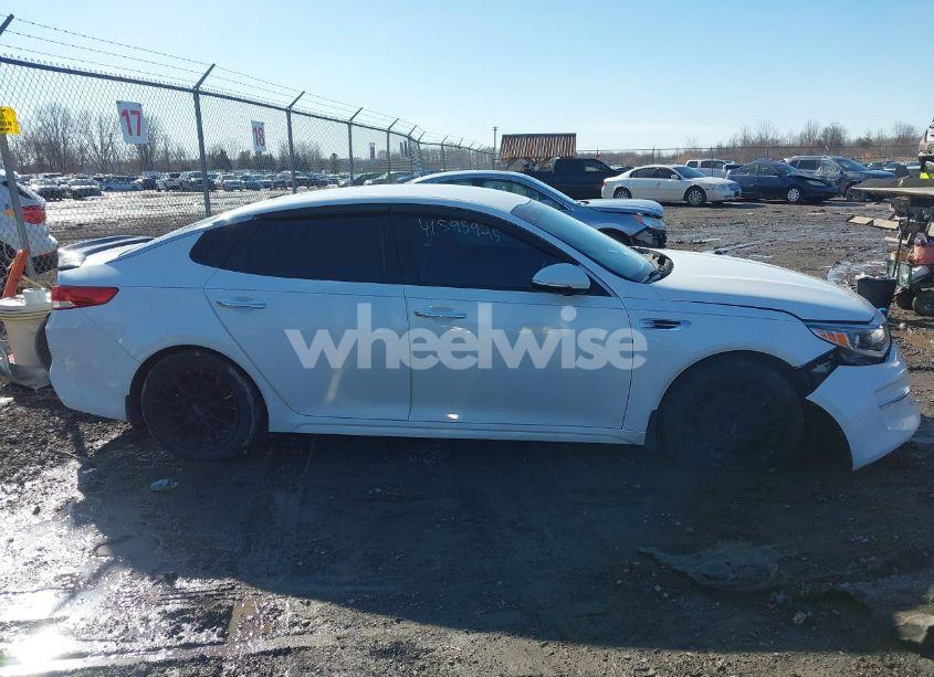 Photo 14 of 2016 Kia Optima EX (VIN 5XXGU4L36GG044173)