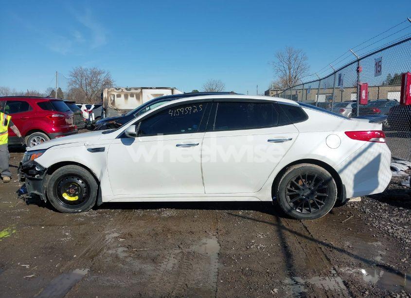 Photo 15 of 2016 Kia Optima EX (VIN 5XXGU4L36GG044173)