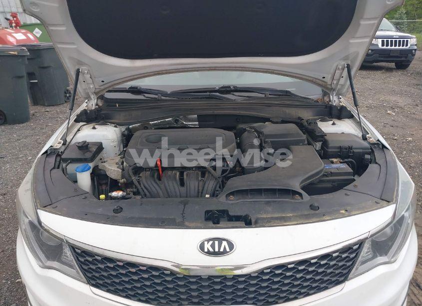 Photo 10 of 2016 Kia Optima EX (VIN 5XXGU4L36GG080140)