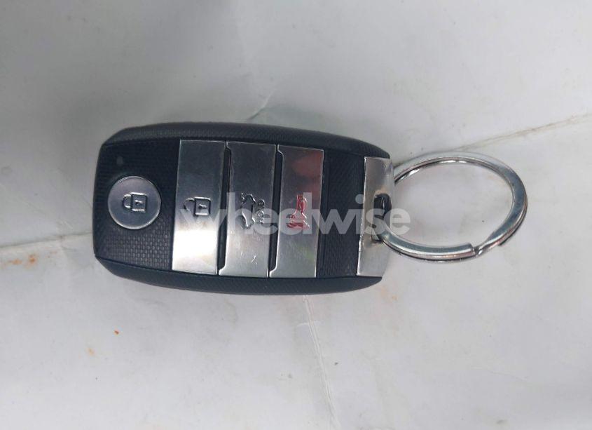 Photo 11 of 2016 Kia Optima EX (VIN 5XXGU4L36GG080140)