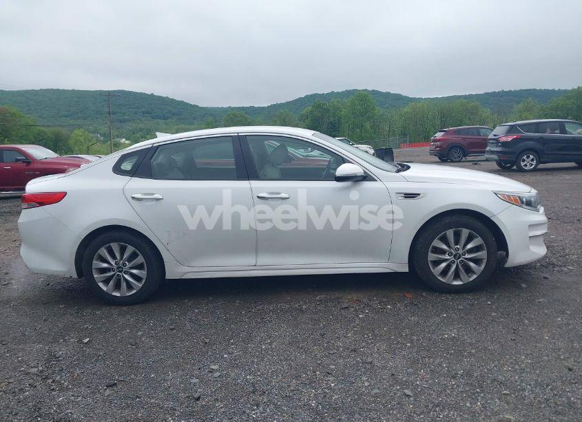 Photo 13 of 2016 Kia Optima EX (VIN 5XXGU4L36GG080140)