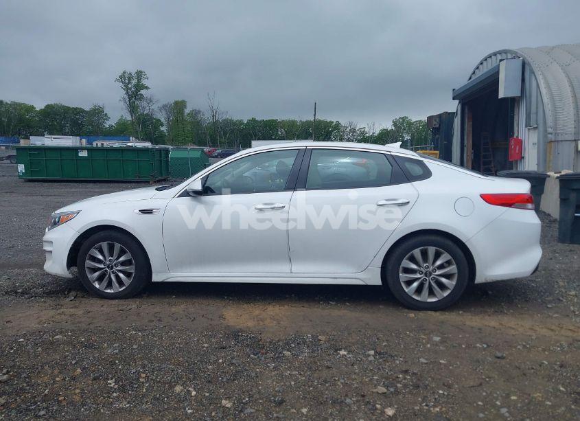Photo 14 of 2016 Kia Optima EX (VIN 5XXGU4L36GG080140)