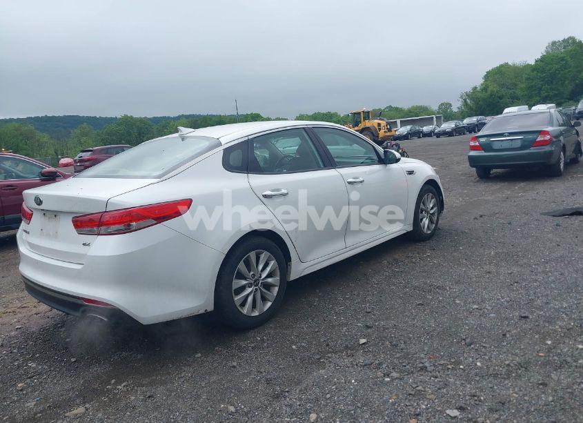 Photo 4 of 2016 Kia Optima EX (VIN 5XXGU4L36GG080140)