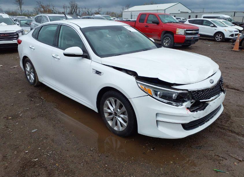 2016 Kia Optima EX (VIN 5XXGU4L36GG094801) main photo